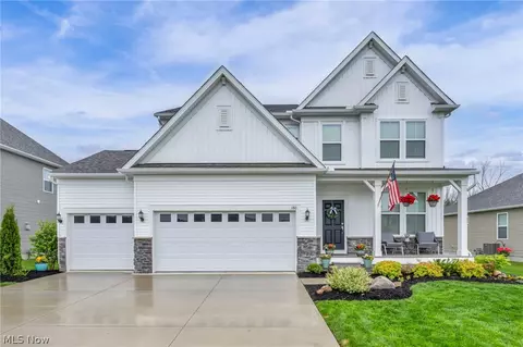180 Country Meadow Ln, Wadsworth, OH 44281