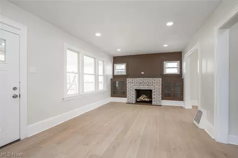 Living - 92 E Ido Ave, Akron, OH 44301 photo 2 of 4