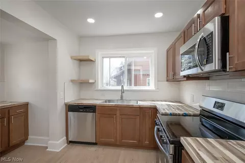 Kitchen - 92 E Ido Ave, Akron, OH 44301 photo 1 of 2