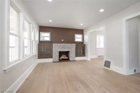 Living - 92 E Ido Ave, Akron, OH 44301 photo 1 of 4