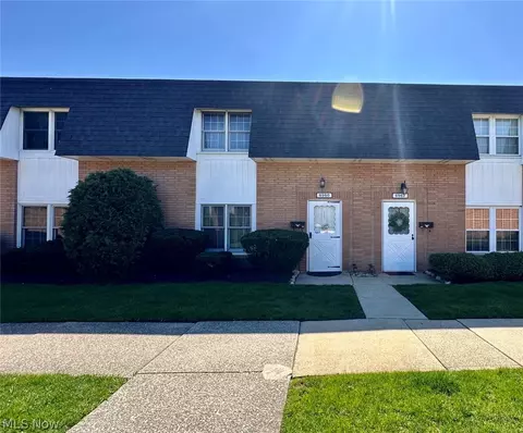 6960 S Parkway Dr, Middleburg Heights, OH 44130
