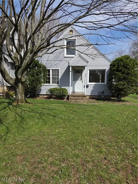 582 Roxbury Ave, Youngstown, OH 44502
