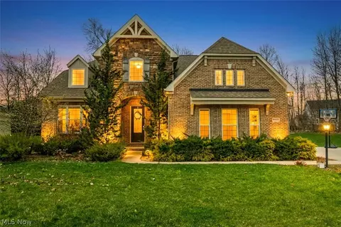 9403 Grace Dr, Twinsburg, OH 44087