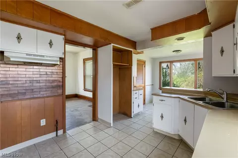 Kitchen - 1631 W 8th St, Ashtabula, OH 44004 photo 2 of 2