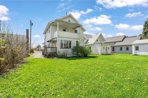 Exterior - 1631 W 8th St, Ashtabula, OH 44004 photo 2 of 4
