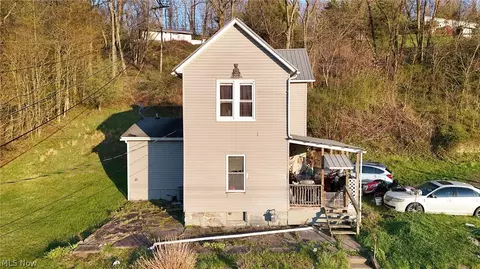 1016 Collins Memorial Dr, Chester, WV 26034