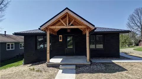 212 High St, Dover, OH 44622