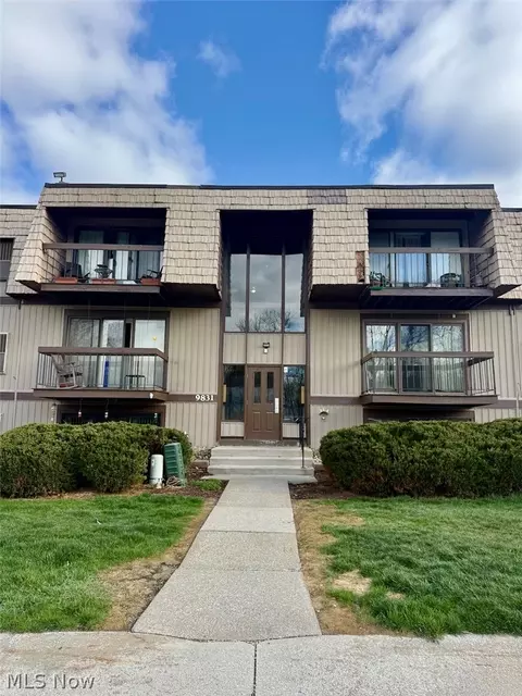 9831 Sunrise Blvd #P27, North Royalton, OH 44133