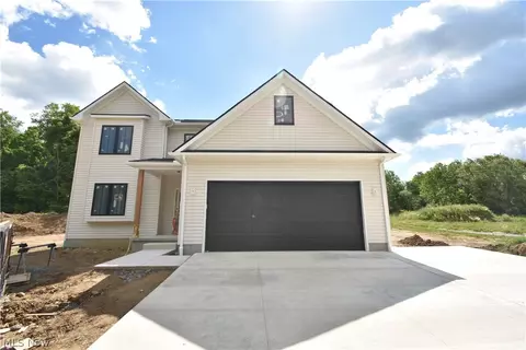 211 Ashwood Lndg, Hubbard, OH 44425