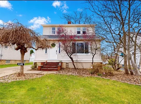5162 Oakmont Dr, Lyndhurst, OH 44124