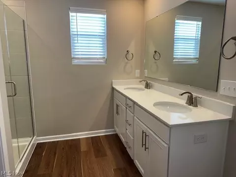 Bath - 945 Memory Ln # -4, Aurora, OH 44202 photo 1 of 1