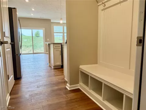 Entry Way - 945 Memory Ln # -4, Aurora, OH 44202 photo 7 of 9