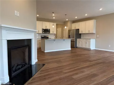 Living - 945 Memory Ln # -4, Aurora, OH 44202 photo 2 of 4