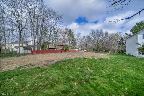20792 Sandalwood Ln, Strongsville, OH 44149