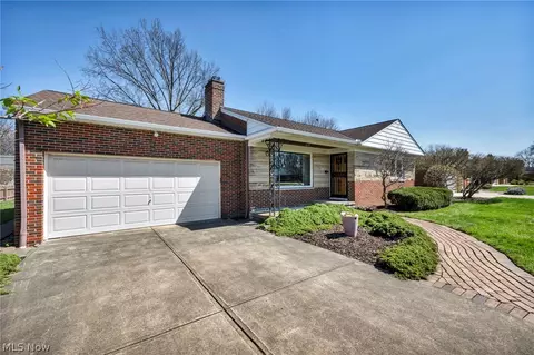 4497 W Ranchview Ave, North Olmsted, OH 44070