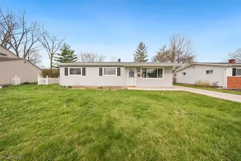 3538 Clayton Dr, North Olmsted, OH 44070