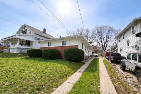 2566 2568 Albrecht Ave, Akron, OH 44312