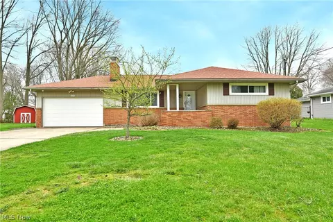 225 Durst Dr NW, Warren, OH 44483