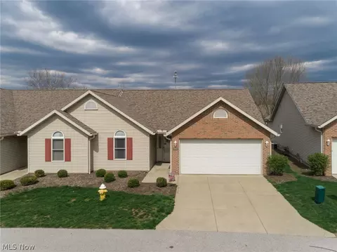 1432 Waters Edge Dr, Akron, OH 44313