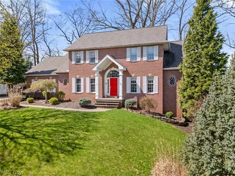 2872 Ironwood Dr, Akron, OH 44312