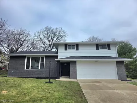 3181 Parmalee Dr, Seven Hills, OH 44131