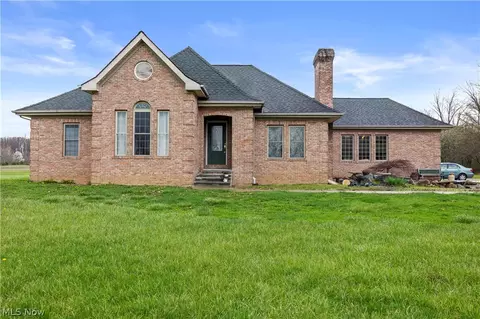 12488 Baumhart Rd, Amherst, OH 44001