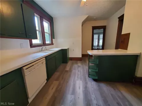 830 Sumner St, Akron, OH 44311 photo 10