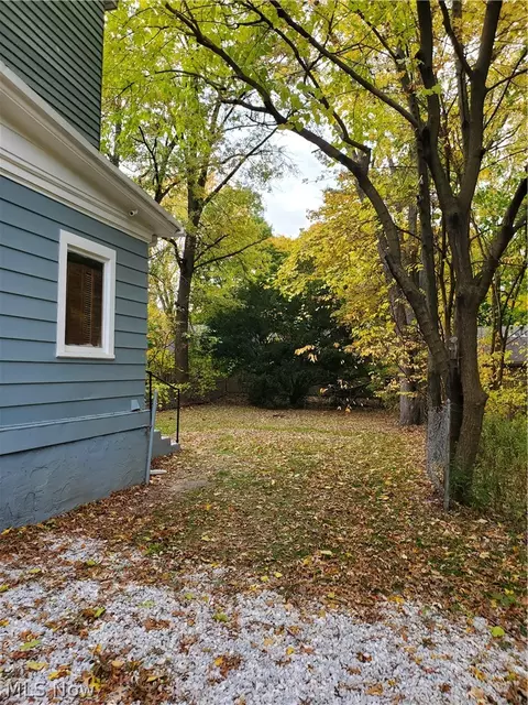 830 Sumner St, Akron, OH 44311 photo 3