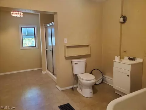 830 Sumner St, Akron, OH 44311 photo 31
