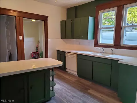 830 Sumner St, Akron, OH 44311 photo 8