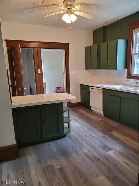 830 Sumner St, Akron, OH 44311 photo 5
