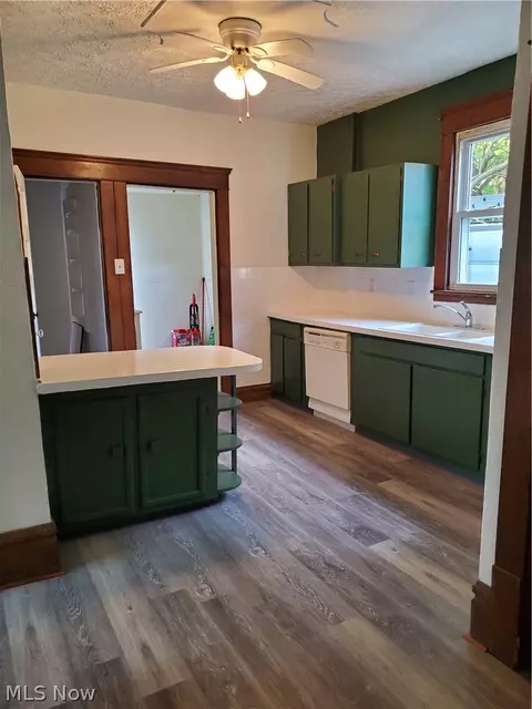 830 Sumner St, Akron, OH 44311 photo 9