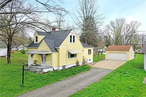 4890 Myrtle Ave NW, Warren, OH 44483