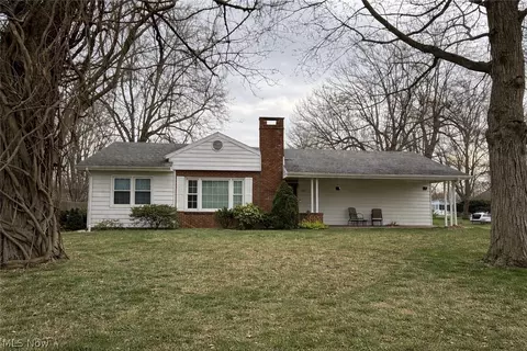 940 Treelane Dr, Ashtabula, OH 44004