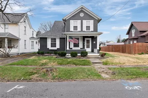 817 7th St SW, Massillon, OH 44647