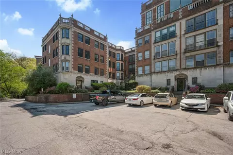 11430 Cedar Glen Pkwy #B5, Cleveland, OH 44106