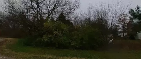 Troyer Avenue Nw, Uniontown, OH 44685