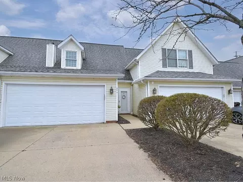 658 2nd St #4, Fairport Harbor, OH 44077