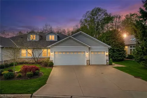 364 Blossom Ln, Chagrin Falls, OH 44022