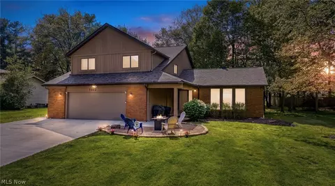 5062 Lansdowne Dr, Solon, OH 44139