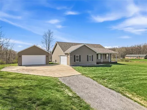 3766 Pothour Wheeler Rd, Hubbard, OH 44425