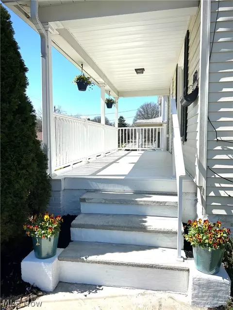 Exterior - 168 Simcox St, Wadsworth, OH 44281 photo 4 of 7