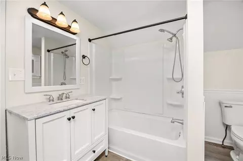 Bath - 168 Simcox St, Wadsworth, OH 44281 photo 2 of 3