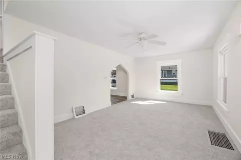 Living - 168 Simcox St, Wadsworth, OH 44281 photo 1 of 5