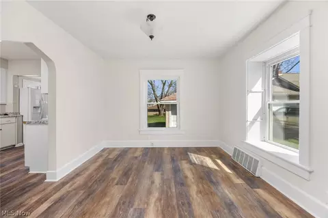 Living - 168 Simcox St, Wadsworth, OH 44281 photo 4 of 5