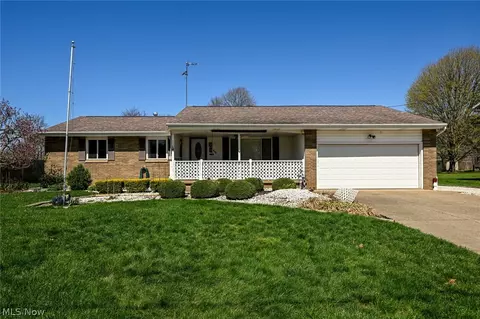 1791 Sunline Dr, Mogadore, OH 44260