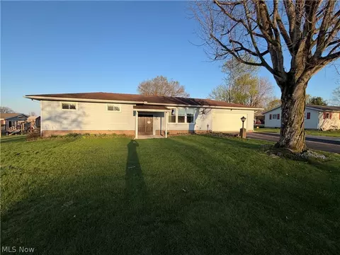 22179 Valley View Dr, West Lafayette, OH 43845