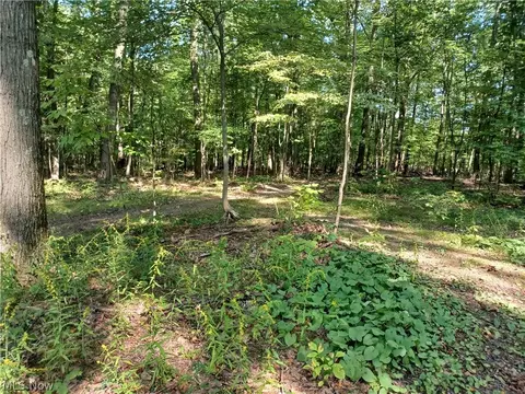 695 S Hubbard Rd, Lowellville, OH 44436