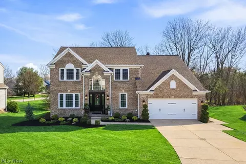 9943 Brookhill Cir, Twinsburg, OH 44087