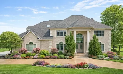 4705 Barnsleigh Dr, Akron, OH 44333